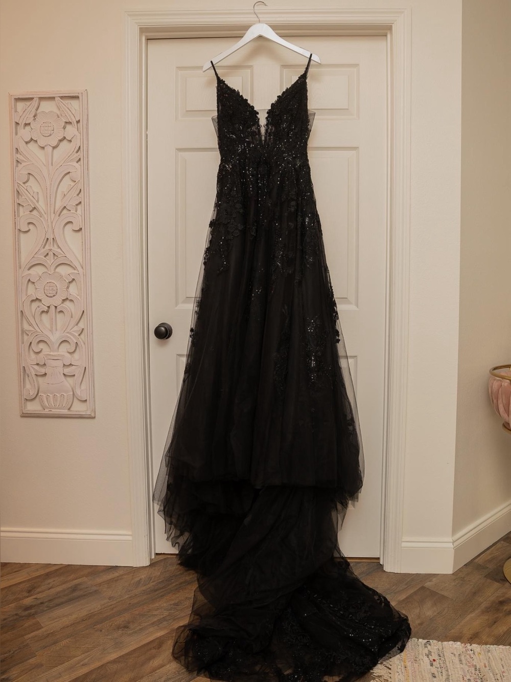 Elegant Black Lace V-Neck Wedding Dress